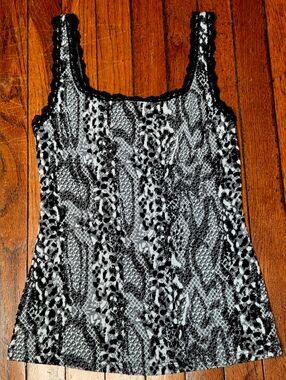 White House Black Market Womens XS Snakeskin Black Lace Lined Sleeveless Tank A4